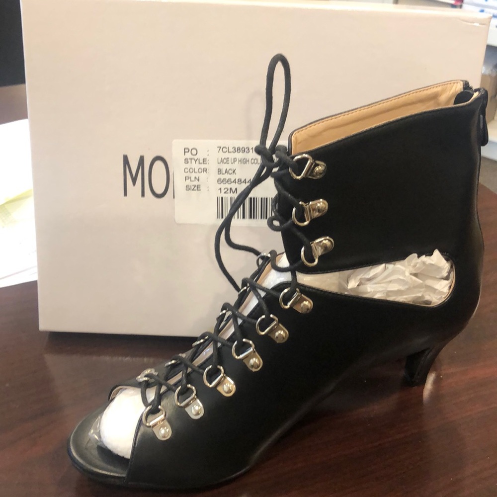 Brand new Monroe Main sandal